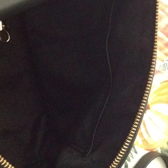 Michael Kors Cindy Leather Satchel Bag - Picture 4 of 8